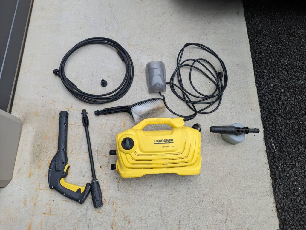 筆者が洗車に使用している旧型ケルヒャーK2 Classic Plusと付属品