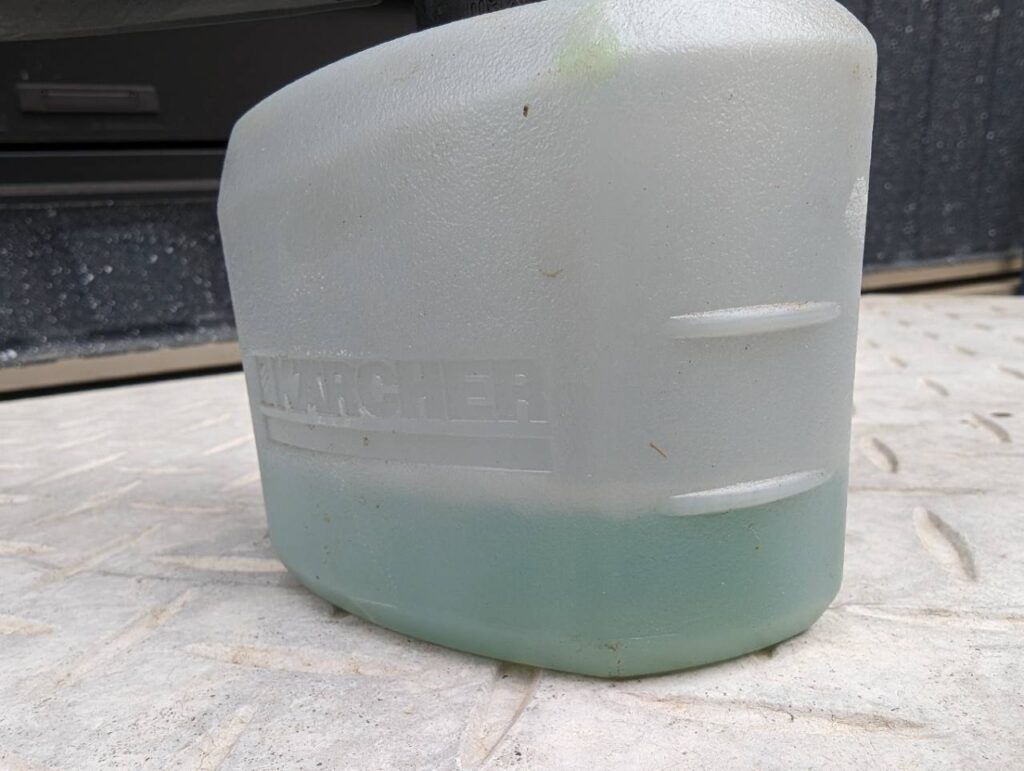 ケルヒャーの洗剤タンクに入れたカーシャンプー